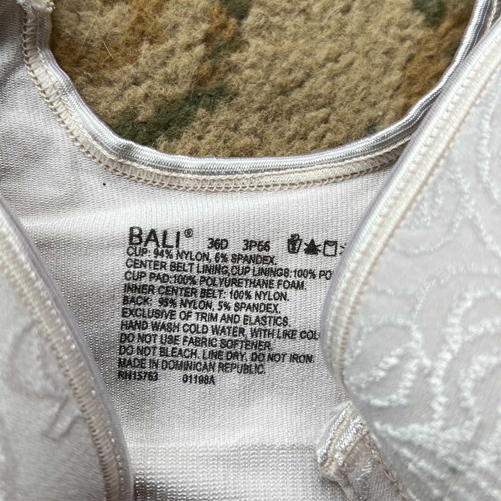 Bali 36D white bra - Picture 2 of 3